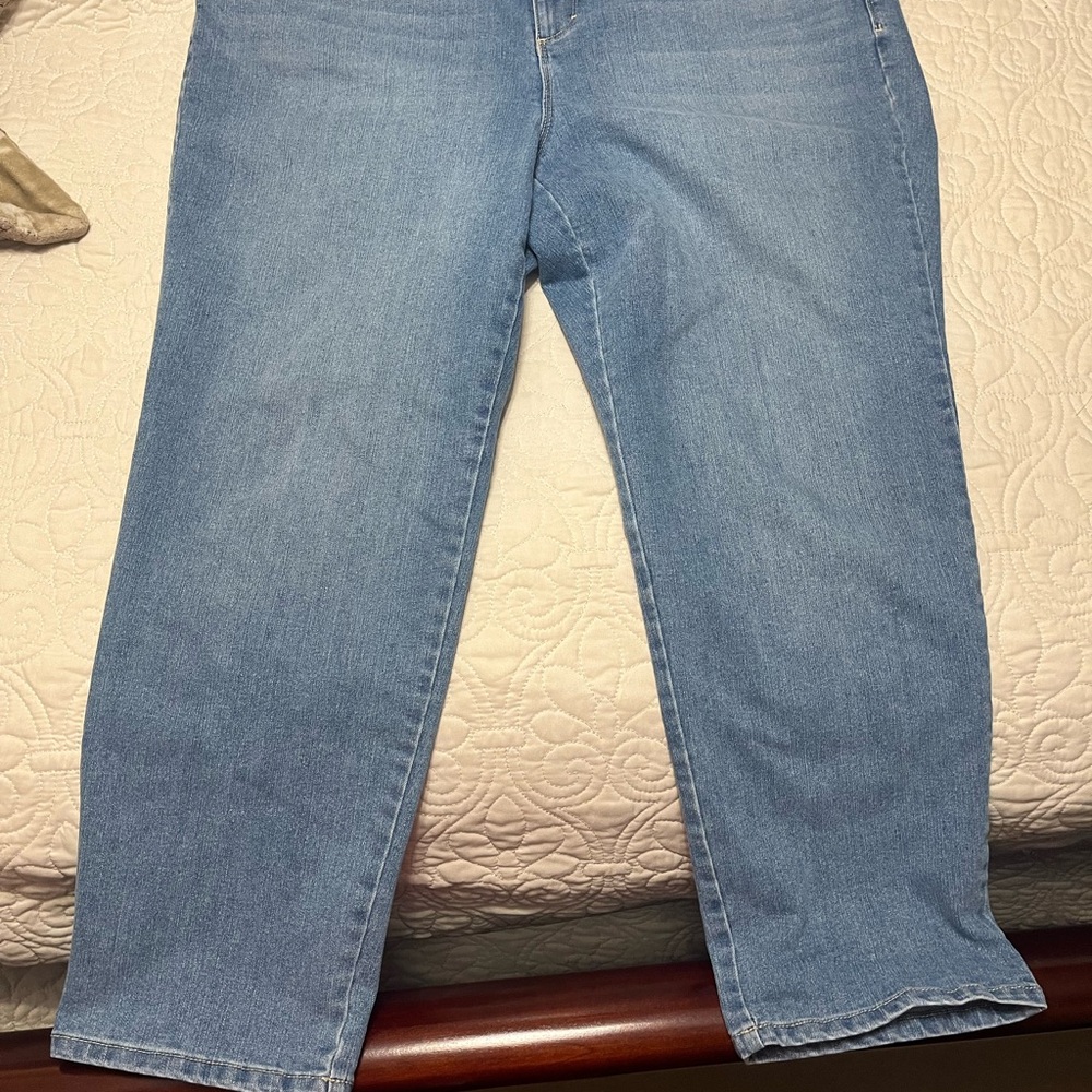 Gloria Vanderbilt Light Blue Straight Leg Jeans